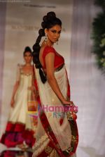 Model walks the ramp for Manish Malhotra at Aamby Valley India Bridal Week day 5 on 2nd Nov 2010 (80).JPG